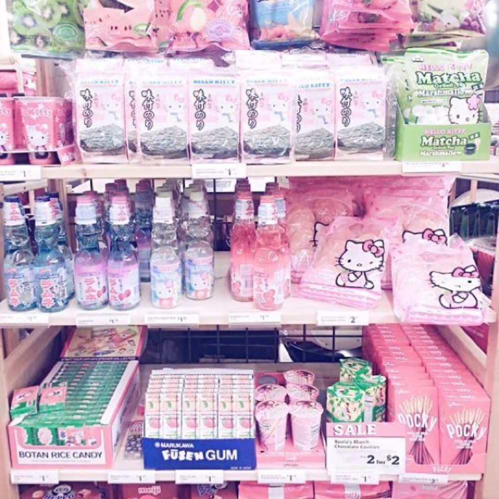 KAWAII SNACK AND CLOTHING BOX